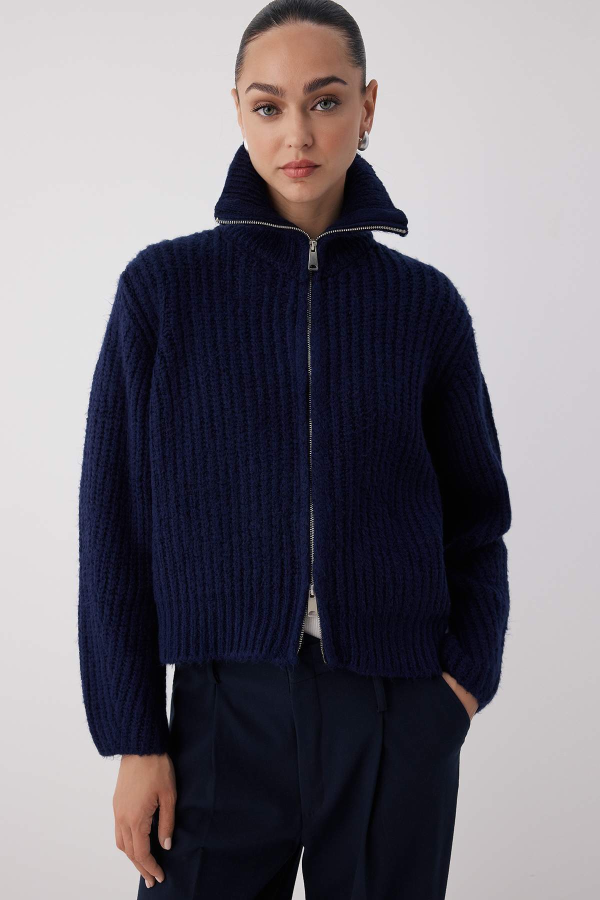 Wardrobe Essentials Lacivert Fermuarlı Yumuşak Dokulu Geniş Kalıp Triko Hırka|TWOAW26HI00049 Secondary image