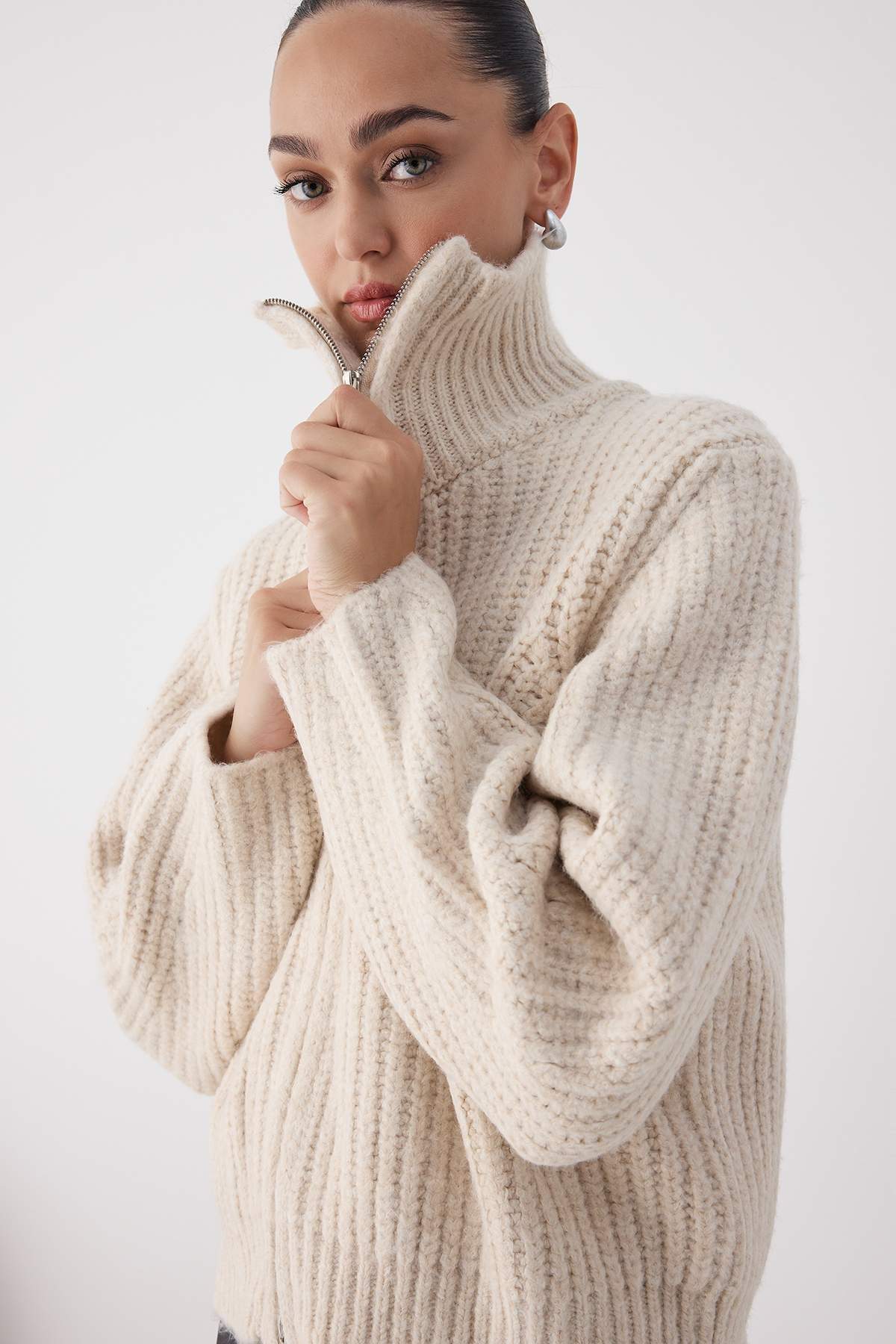 Wardrobe Essentials Taş Fermuarlı Yumuşak Dokulu Geniş Kalıp Triko Hırka|TWOAW26HI00049 Main image