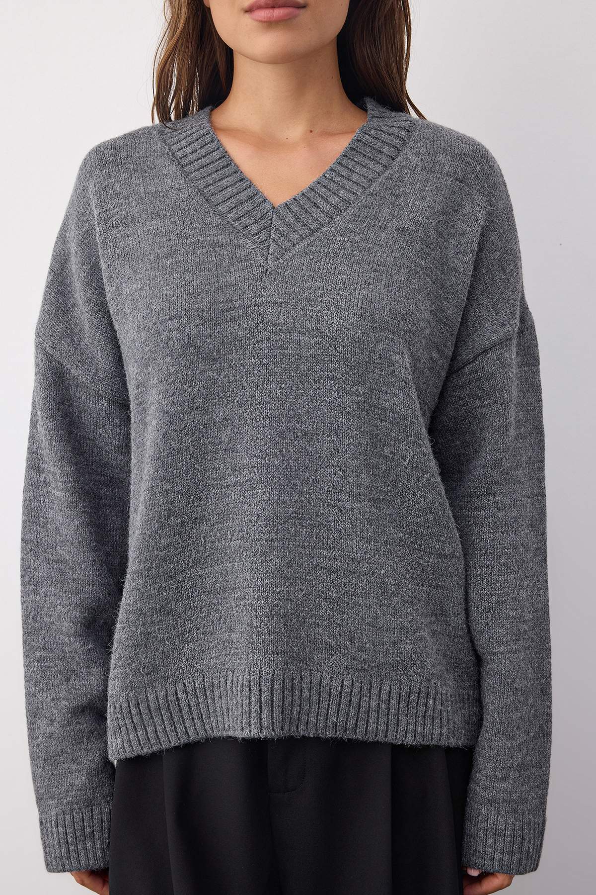 Wardrobe Essentials Antrasit Basic Geniş Kalıp Yumuşak Dokulu Triko Kazak | TWOAW26KZ00091