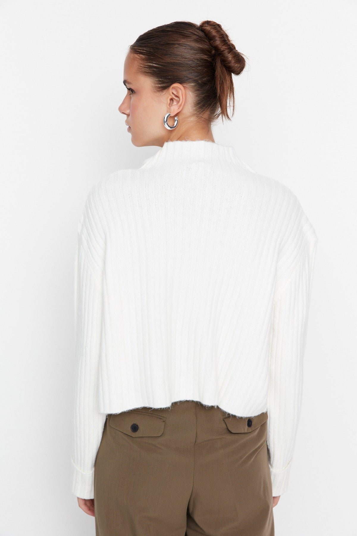 Ekru Crop Yumuşak Dokulu Dik Yaka Triko Hırka TWOAW22HI0174