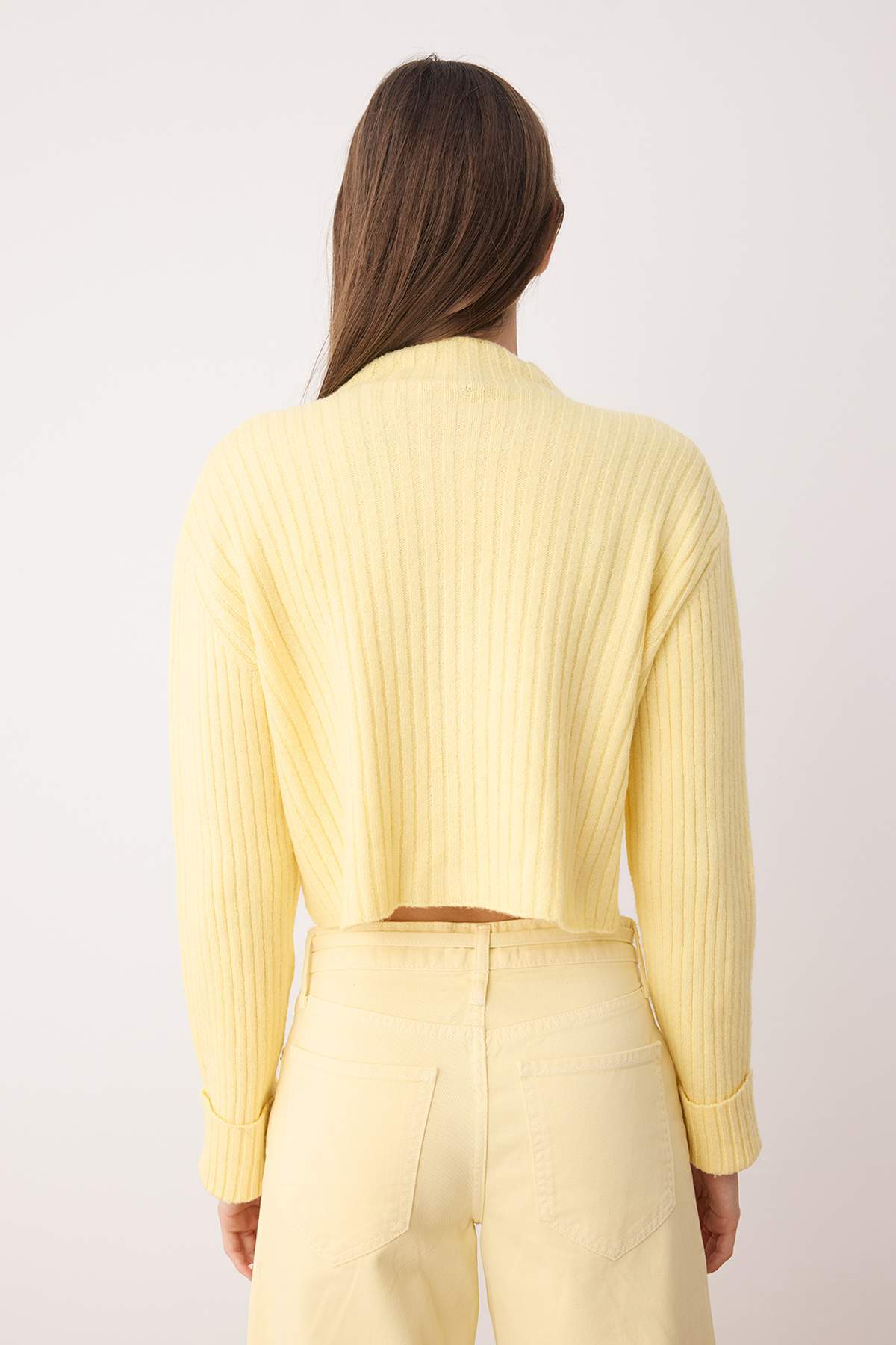 Sarı Crop Yumuşak Dokulu Dik Yaka Triko Hırka TWOAW22HI0174