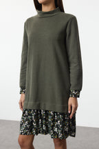 Zümrüt Yeşili Çiçek Baskılı Mini Selanik Dik Yaka Örme Elbise TWOAW25EL00282