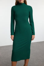 Zümrüt Yeşili Düz Yırtmaçlı Midi Fitted/Vücuda Oturan Fitilli Esnek Örme Elbise TWOAW25EL00568