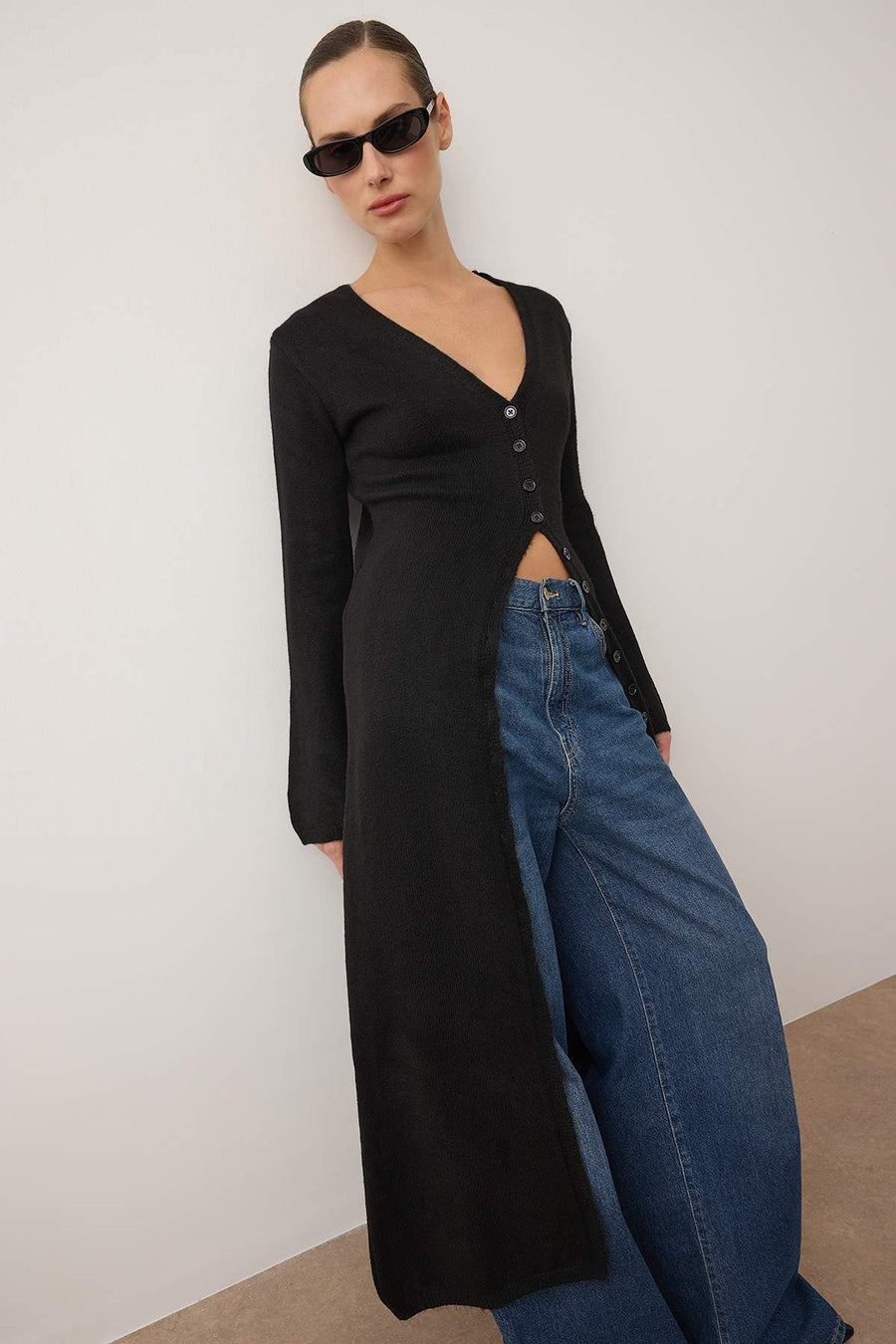 Black Soft Textured V-Neck Cardigan/Dress Dual Use Knit Cardigan