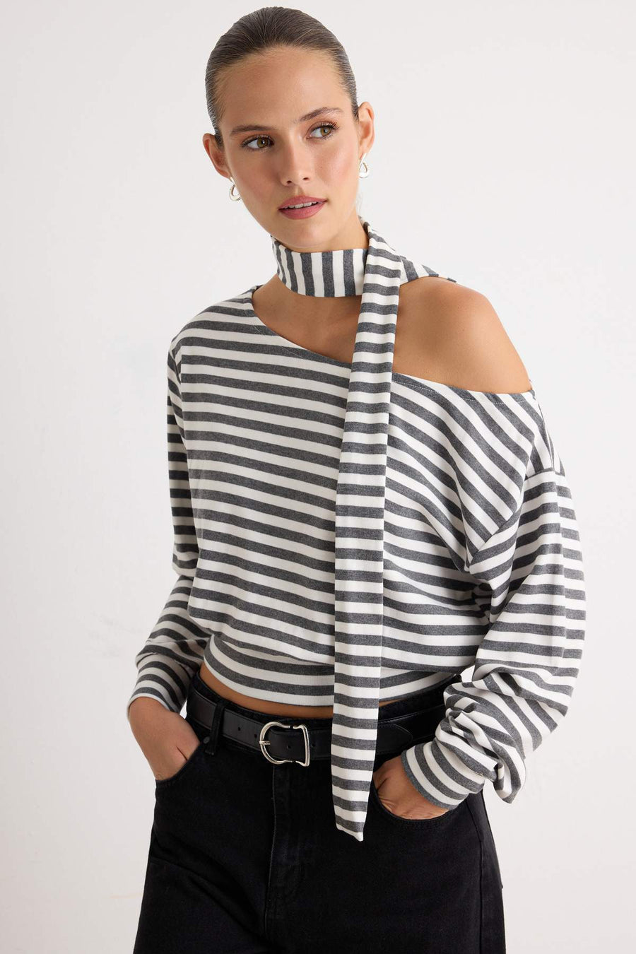 Black Off-Shoulder Shawl Accessory Detail Regular Fit Knit Blouse