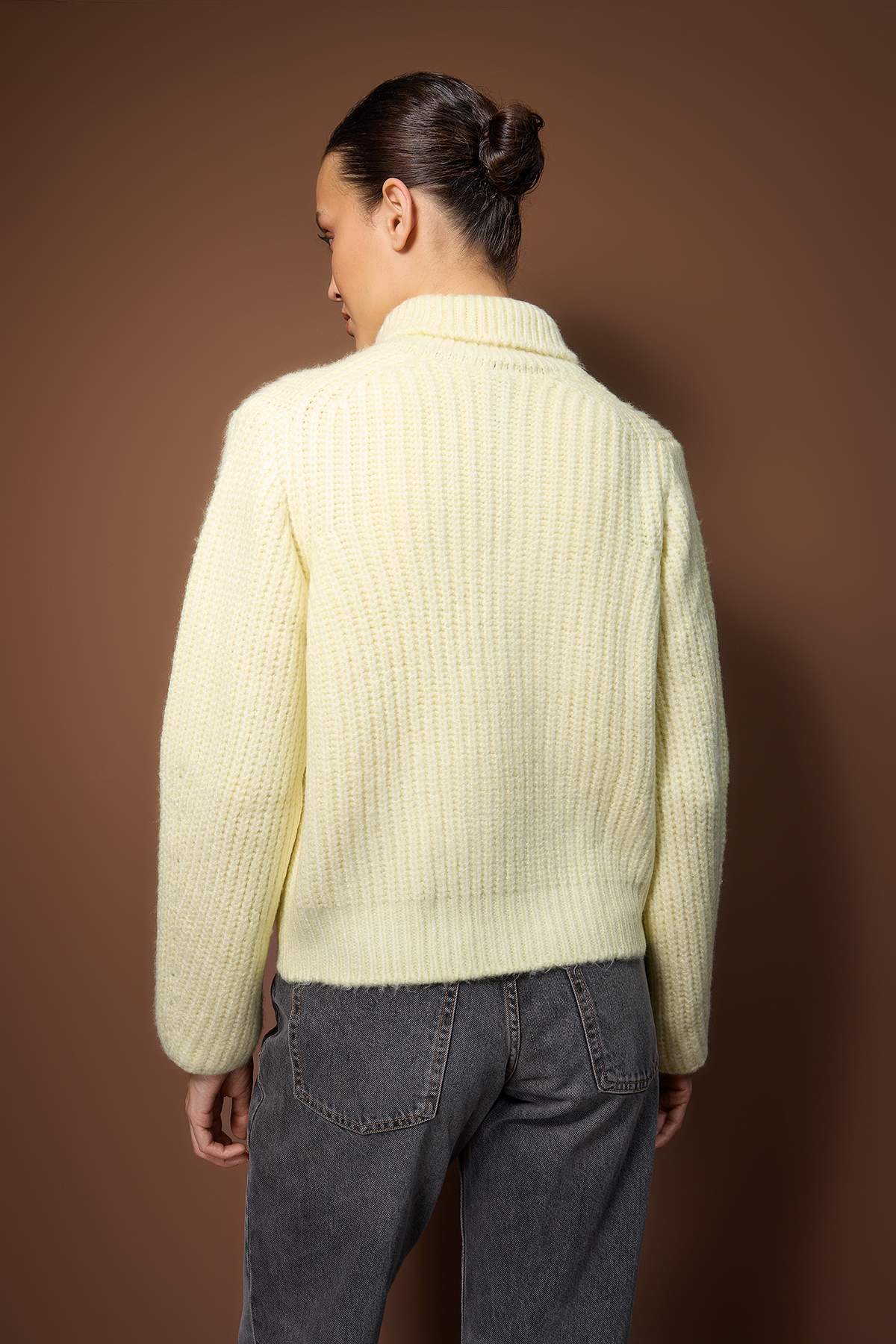 Wardrobe Essentials كارديغان تريكو أصفر بسحّاب نسيج ناعم قصة واسعة