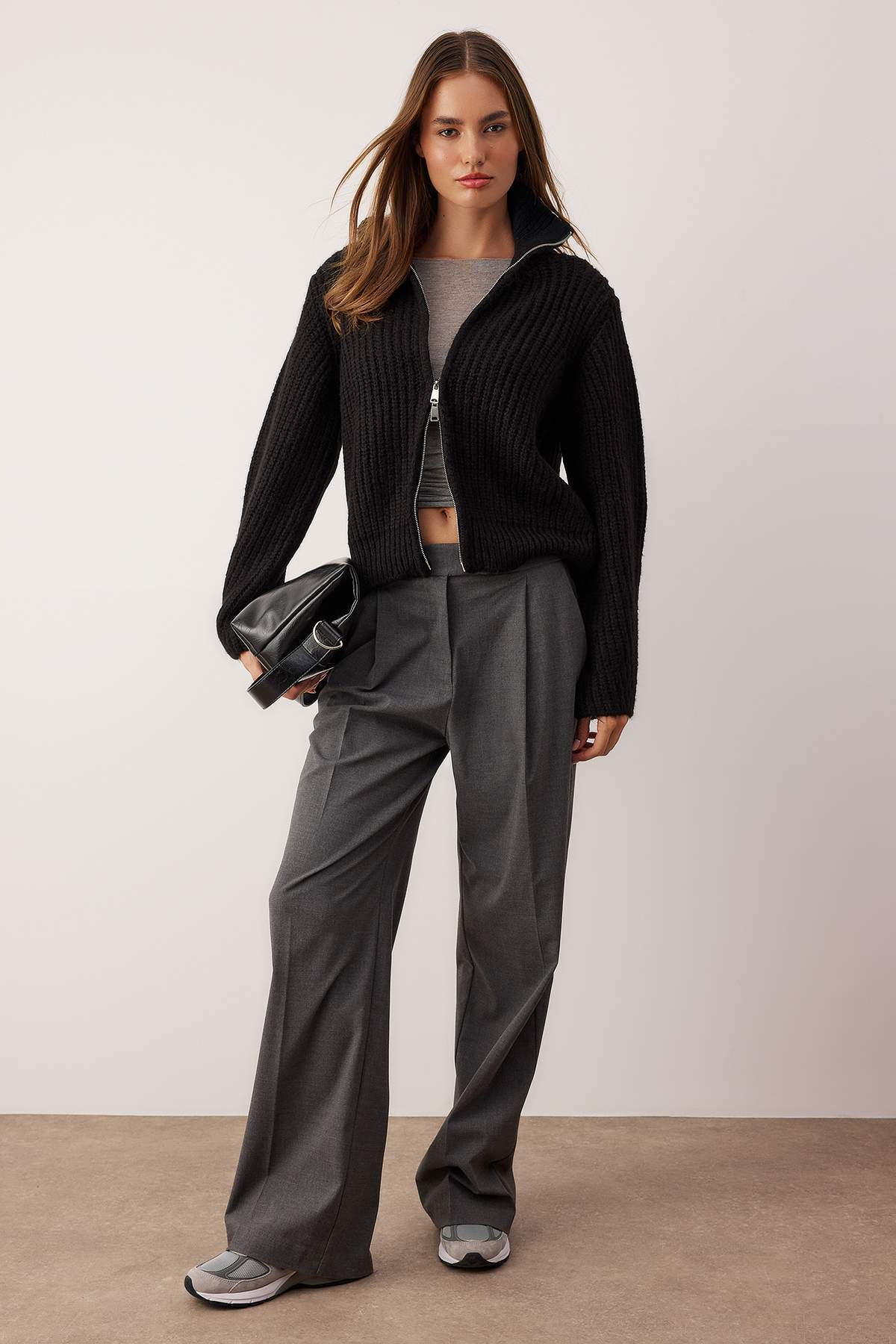 Wardrobe Essentials كارديغان تريكو أسود بسحّاب نسيج ناعم قصة واسعة