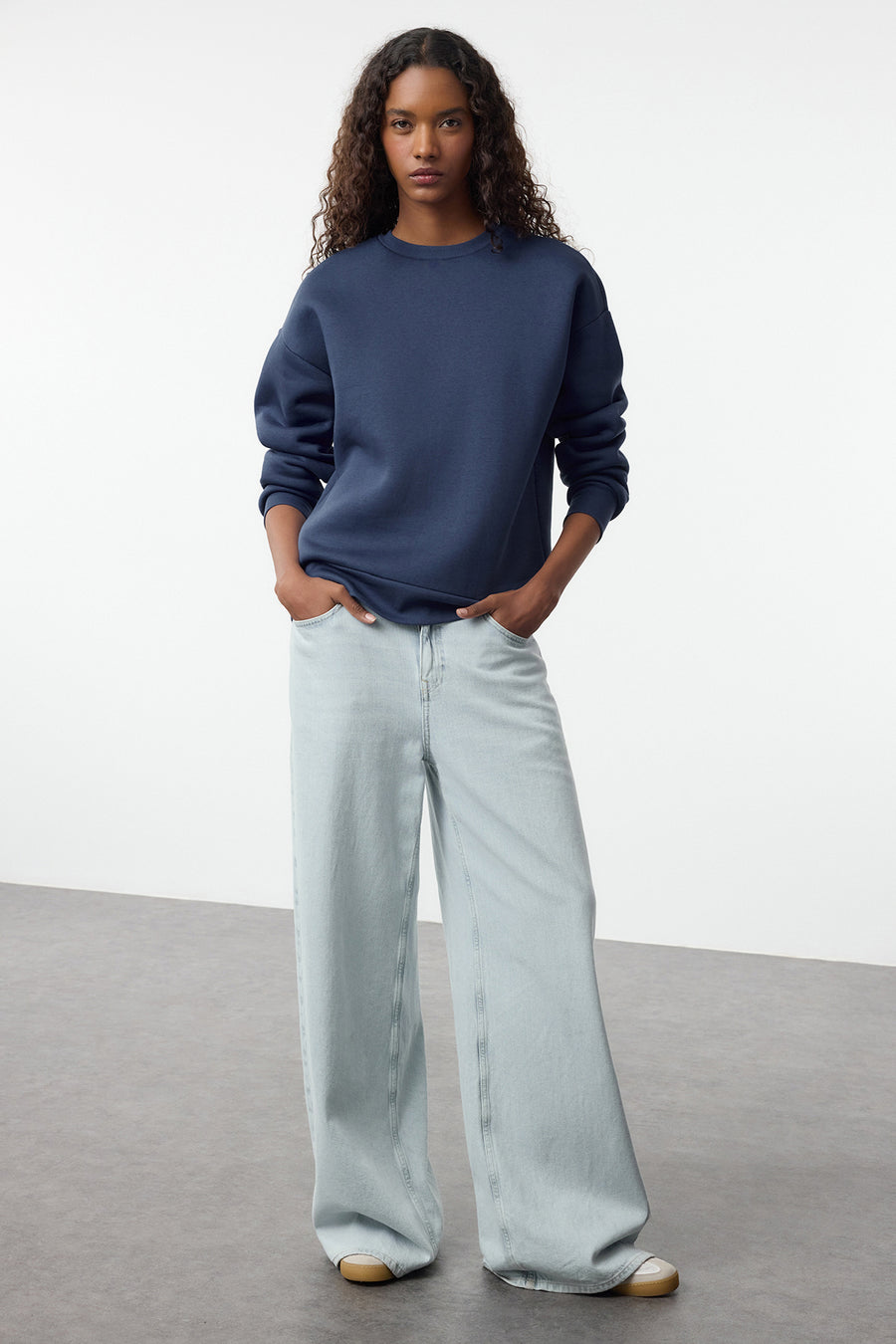 Indigo plain oversized relaxed fit basic crew neck thick fleece lined knit sweatshirt