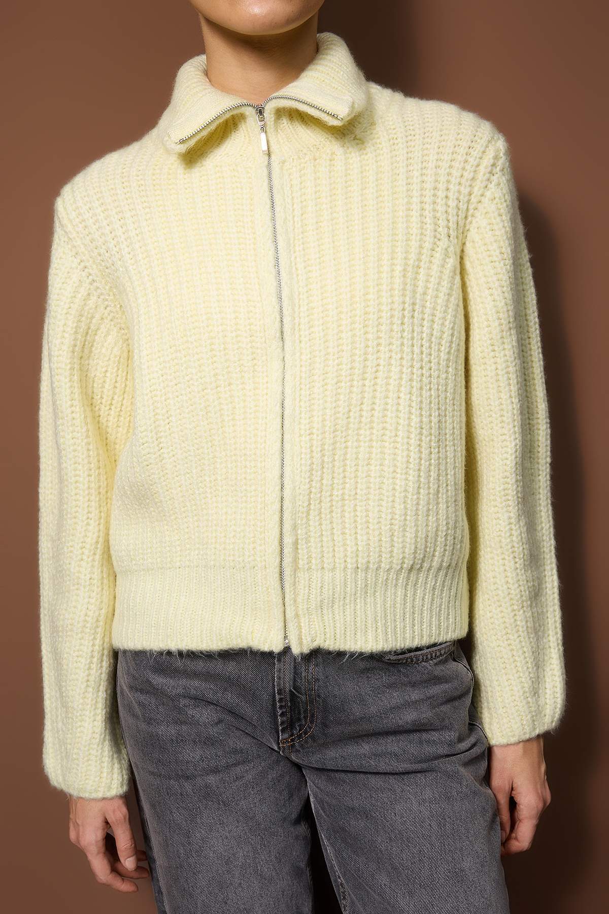 Wardrobe Essentials كارديغان تريكو أصفر بسحّاب نسيج ناعم قصة واسعة