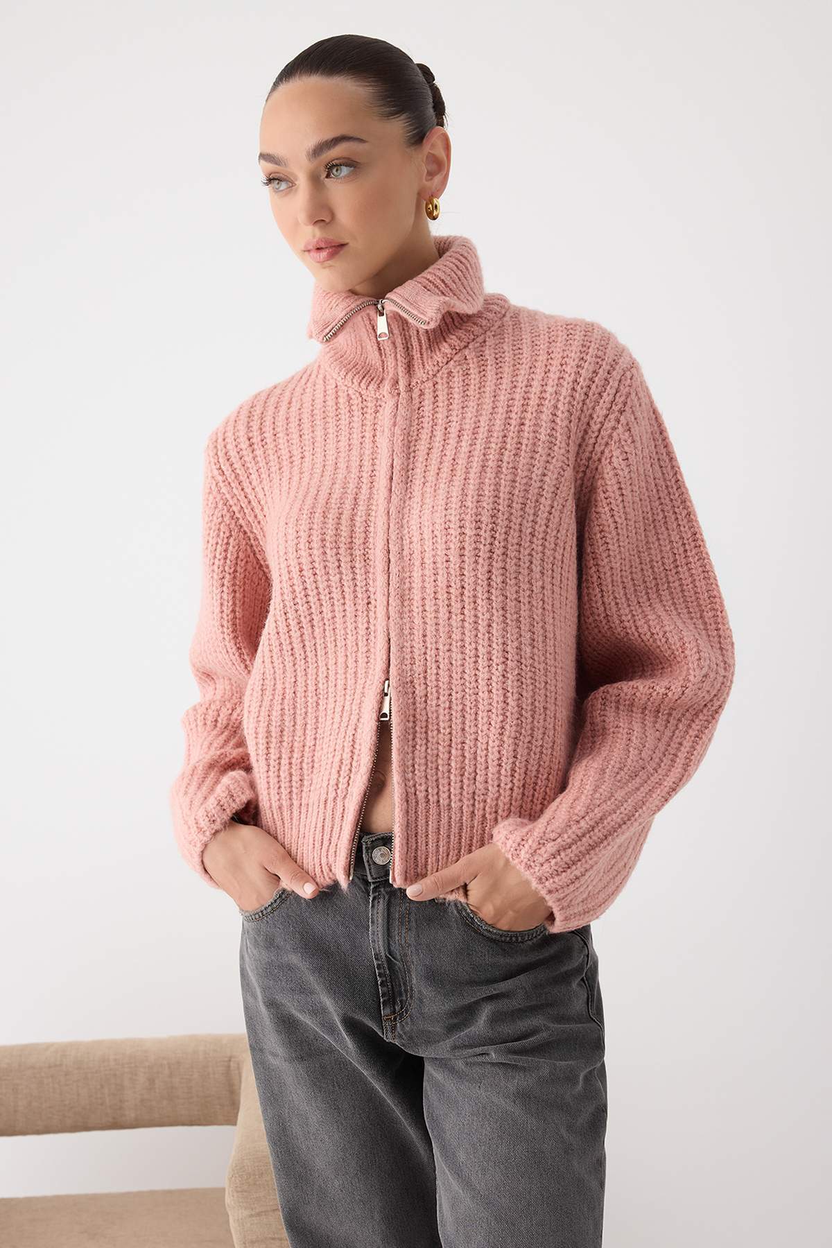Wardrobe Essentials كارديغان تريكو زهري فاتح بسحّاب نسيج ناعم قصة واسعة
