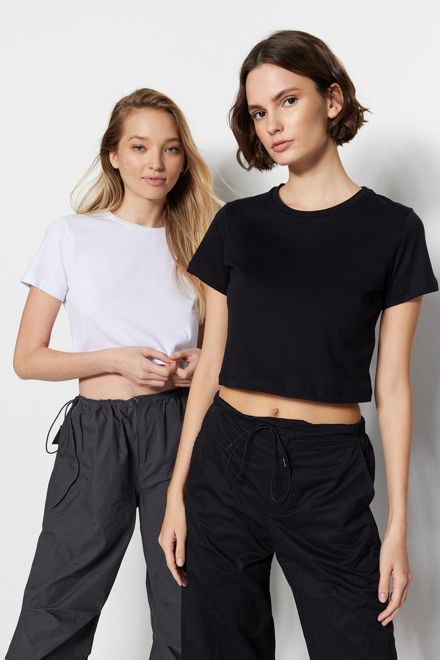 Black and white 2-pack 100% cotton cropped crew neck knit t-shirt