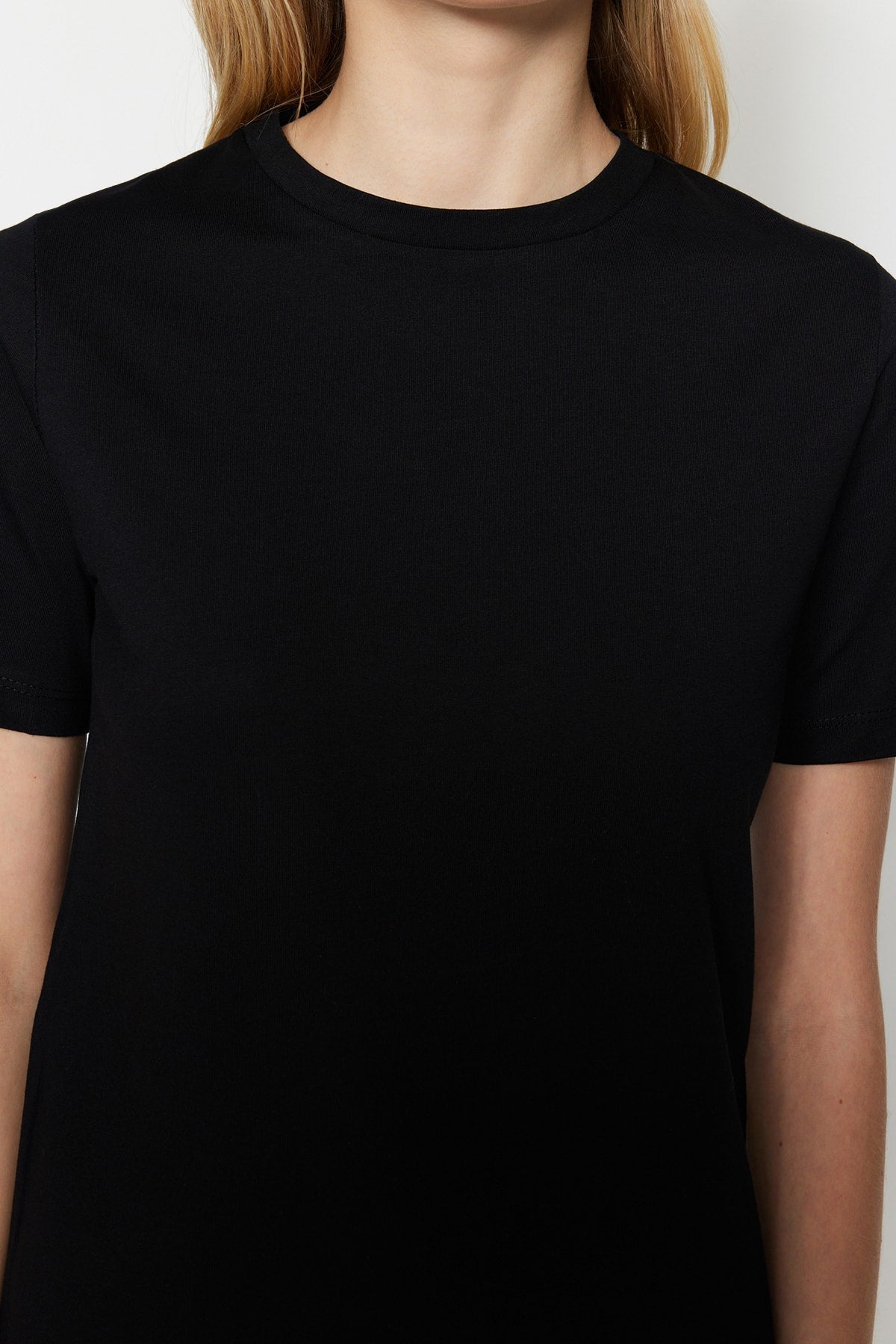 Black 100% cotton basic crew neck knit t-shirt