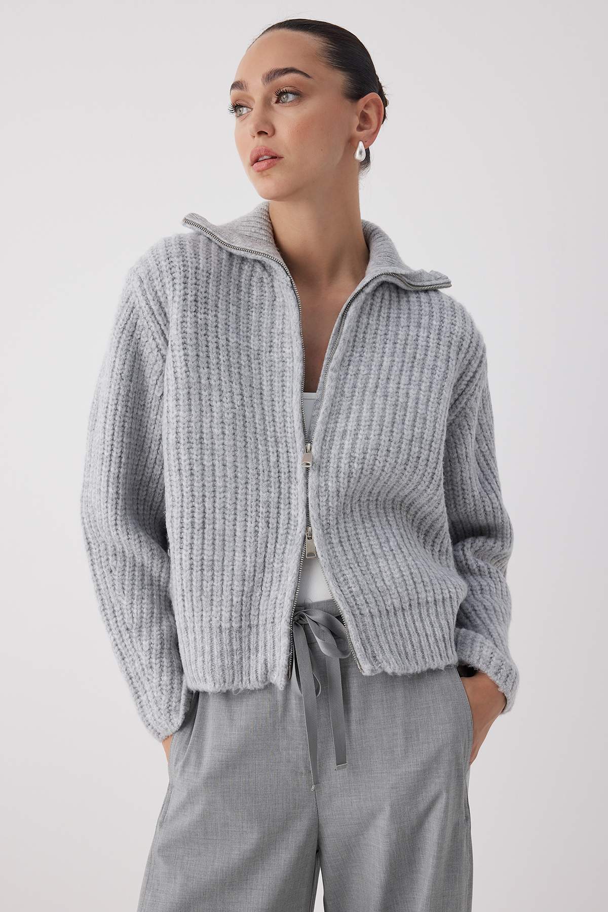 Wardrobe Essentials كارديغان تريكو رمادي بسحّاب نسيج ناعم قصة واسعة