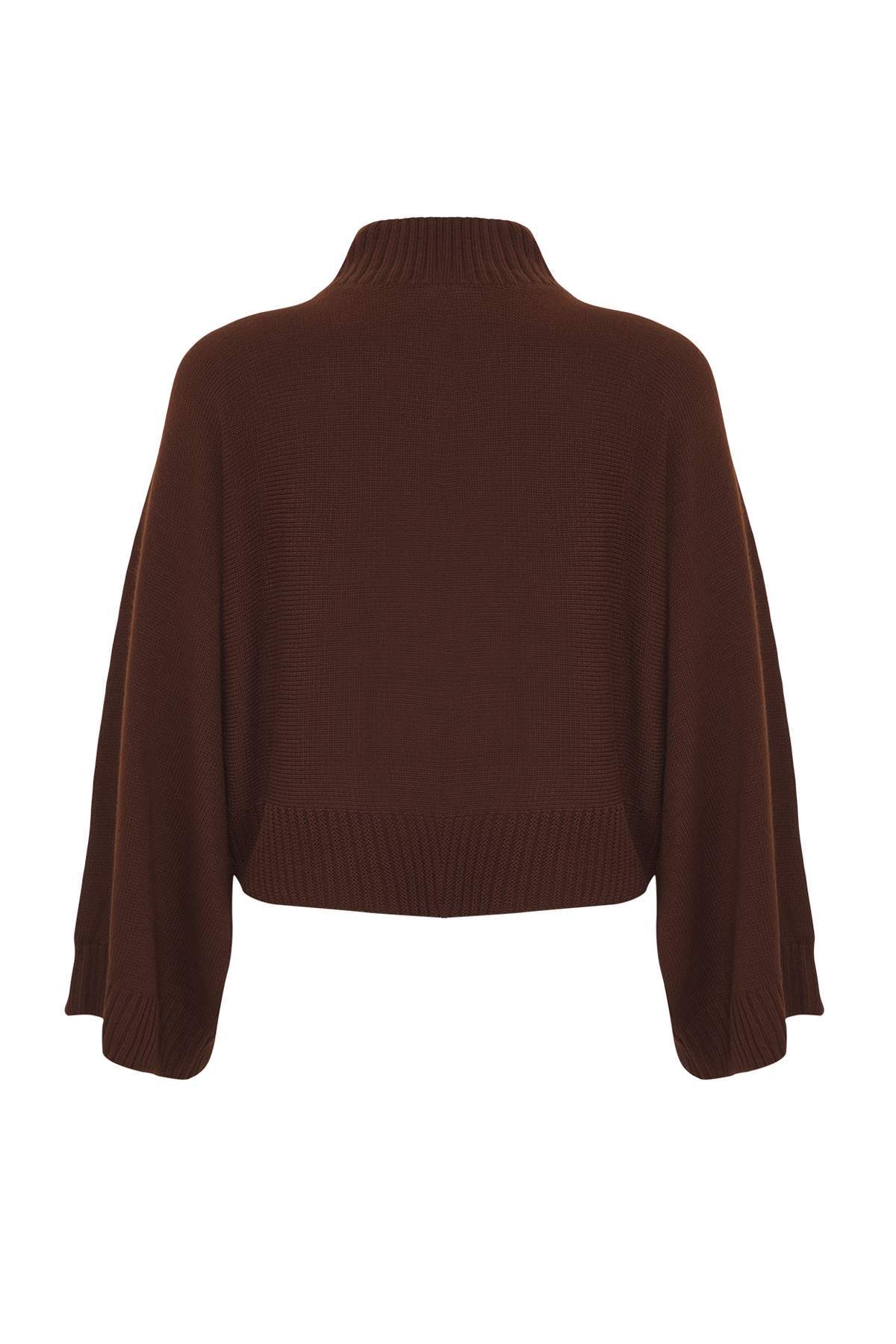 بلوفر تريكو قصة واسعة بأكمام إسبانية بني